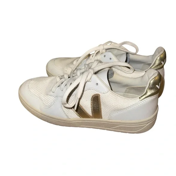Veja Women's Sneakers - Picture 3 of 5